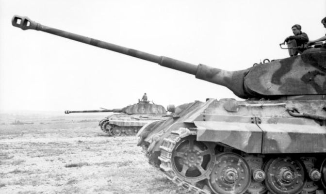 king tiger tank battlefield